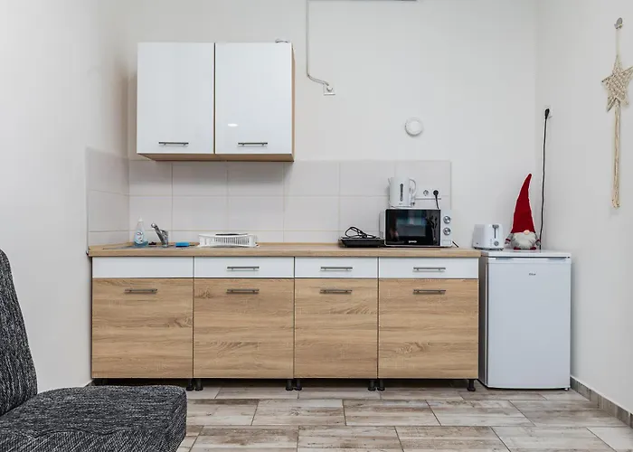 Mira Nest -
