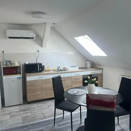 Mira Nest -