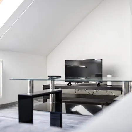Mira Nest -