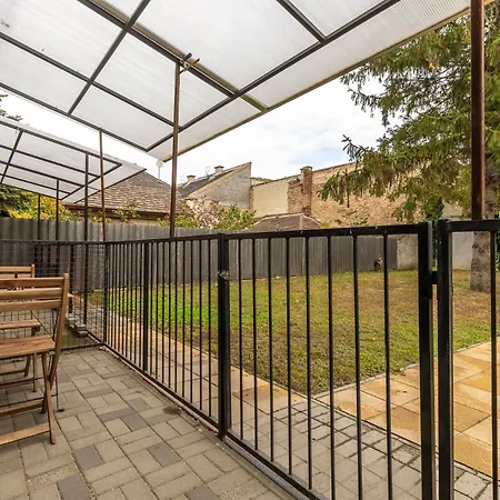 Mira Nest - Gæstehus 3*