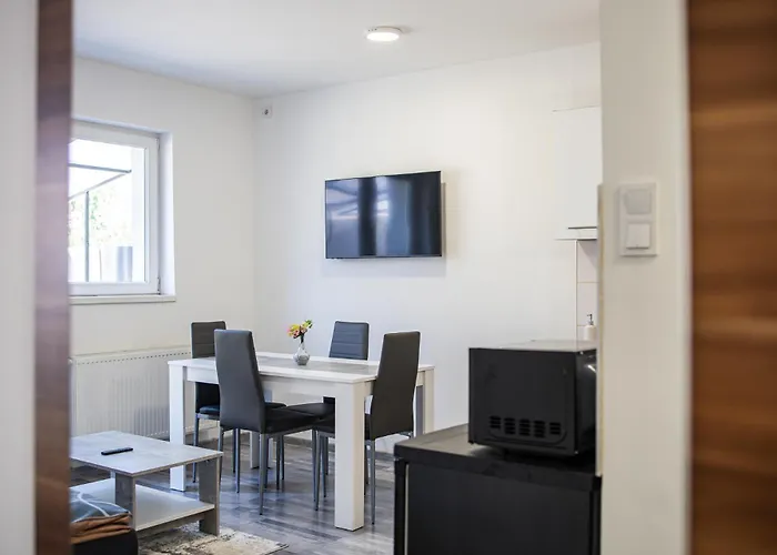 Venus Apartments - Mira Nest 3*