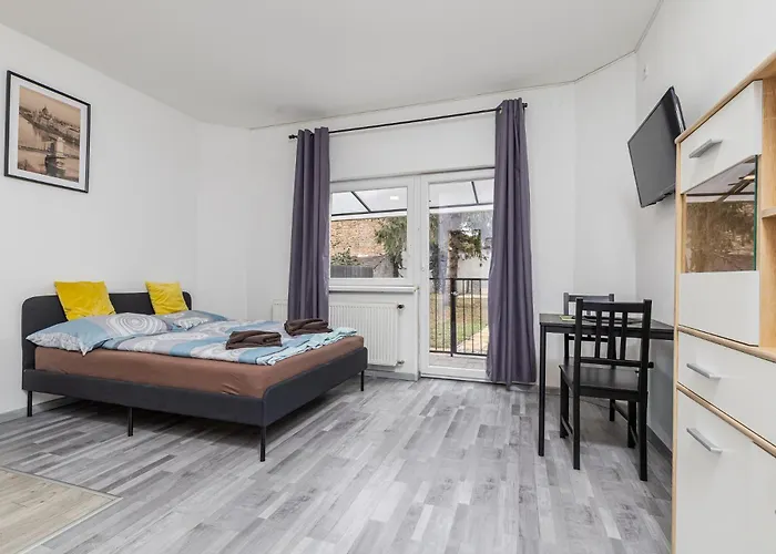 Venus Apartments - Mira Nest בית הארחה 3*