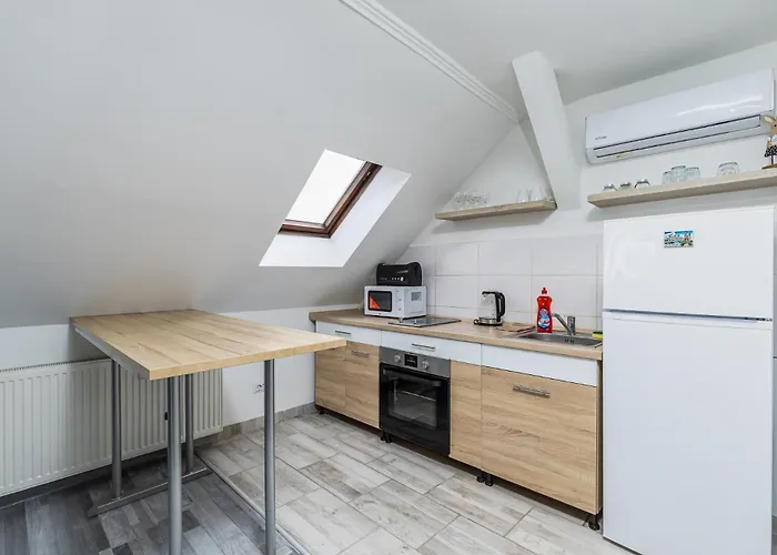 Venus Apartments - Mira Nest בית הארחה 3*