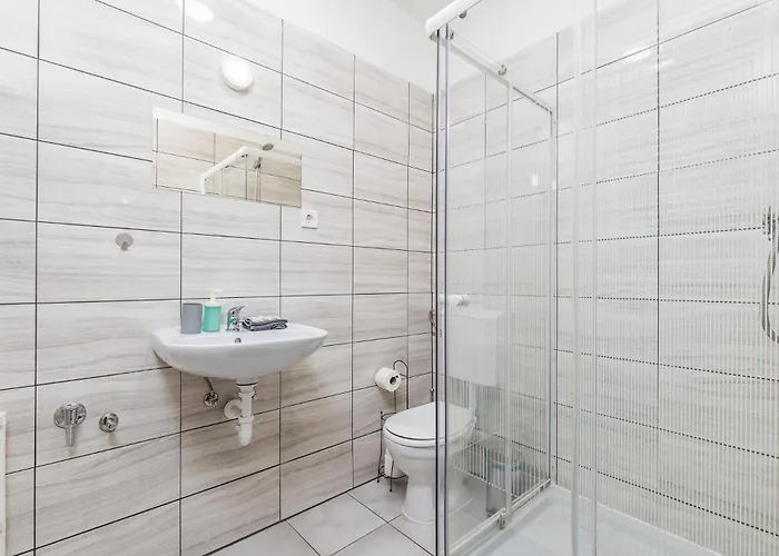 בית הארחה Venus Apartments - Mira Nest 3*