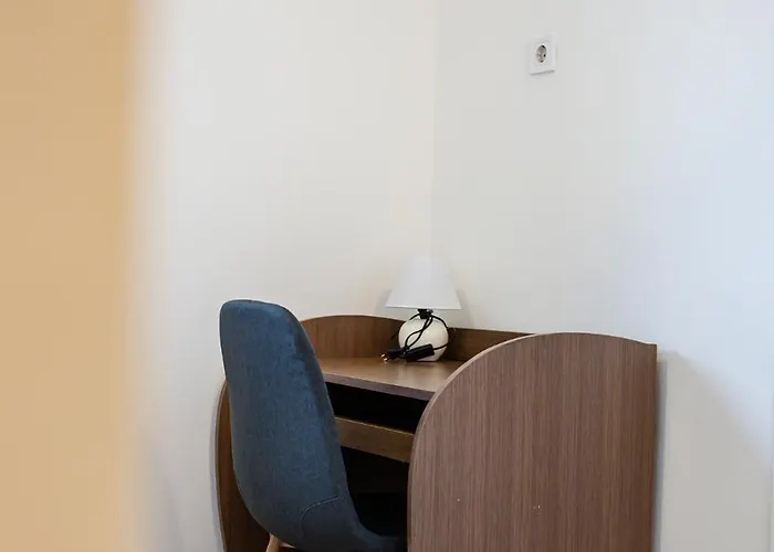 Venus Apartments - Mira Nest בית הארחה 3*