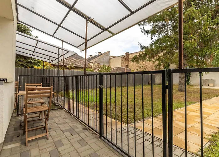 Venus Apartments - Mira Nest בית הארחה 3*