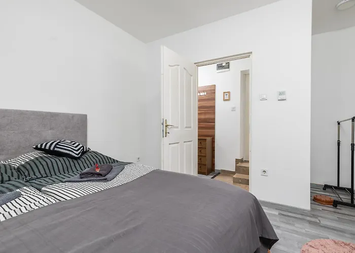 Venus Apartments - Mira Nest